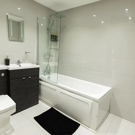 Luxury Modern Flat In Wolverhampton- Garden Views Exterior photo