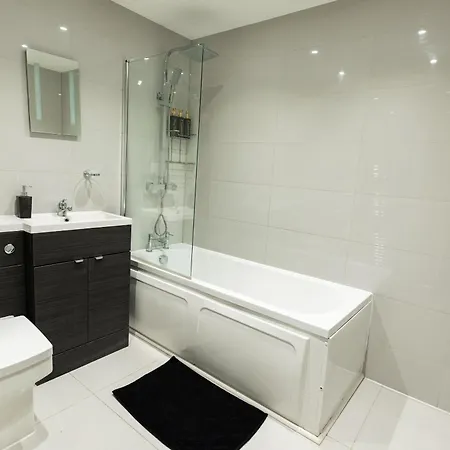 Luxury Modern Flat In Wolverhampton- Garden Views Exterior photo