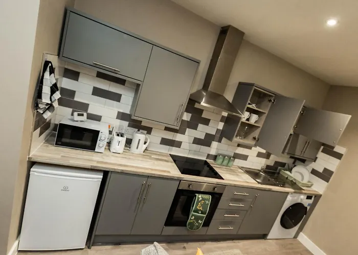 Luxury Modern Flat In Wolverhampton- Garden Views