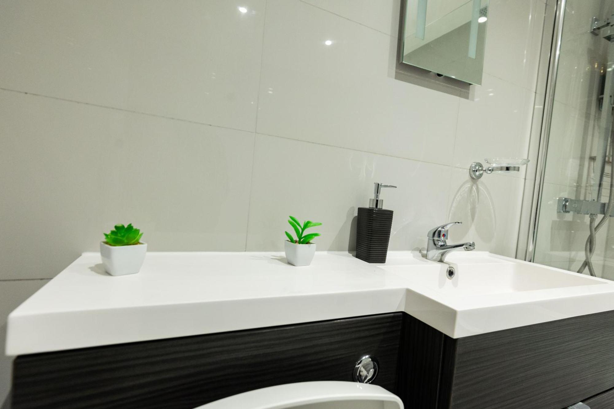 Apartment Luxury Modern Flat In Wolverhampton- Garden Views